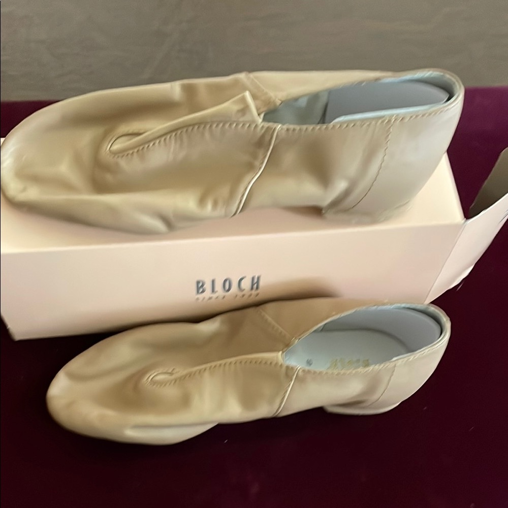 Bloch Tan Jazz shoes size 6
